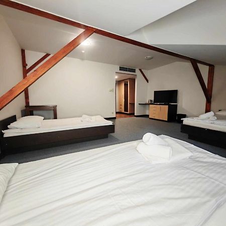 Maka I Magia Obiady Domowe Hotel Замбрув Экстерьер фото